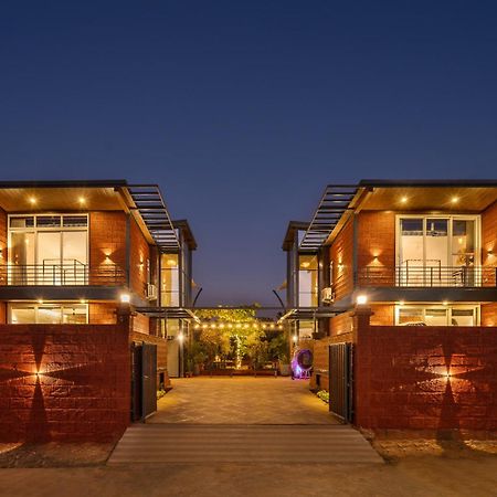 Saffronstays Calvin - 3 Bedroom Pool Villa In 로나발라 외부 사진