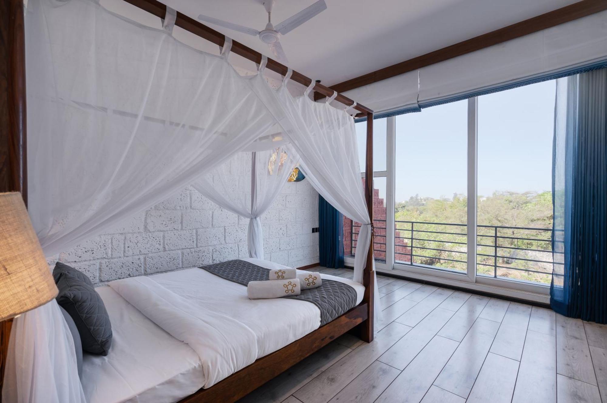 Saffronstays Calvin - 3 Bedroom Pool Villa In 로나발라 외부 사진