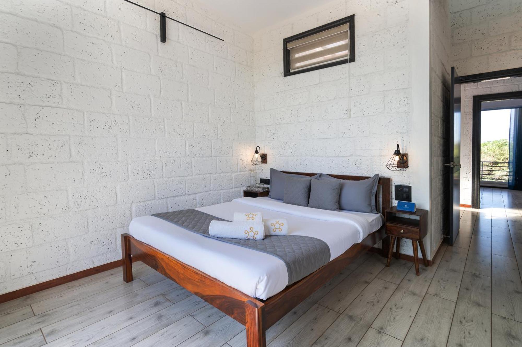Saffronstays Calvin - 3 Bedroom Pool Villa In 로나발라 외부 사진